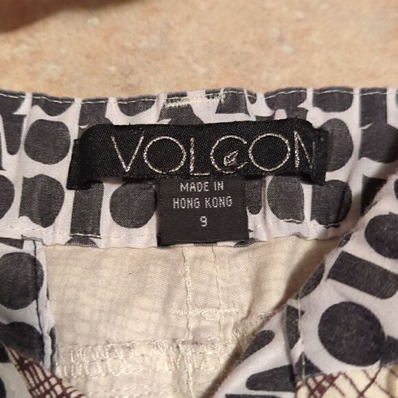 Volcom Juniors Size 9 Abstract Short Shorts - Picture 9 of 11